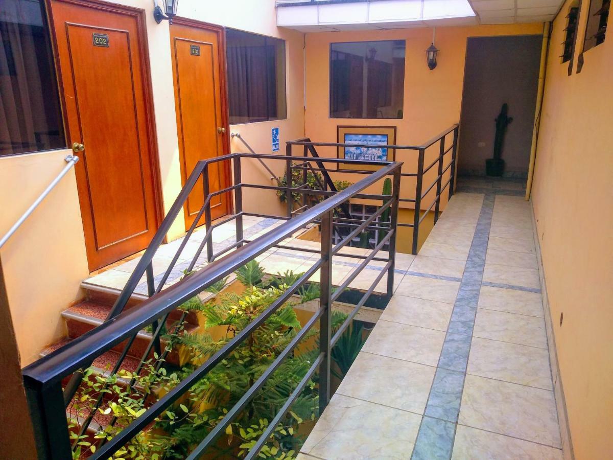 Casa Blanca Hospedaje Huamancaca Zewnętrze zdjęcie